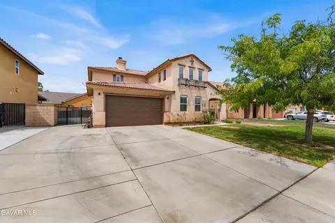 Exterior - 44429 Byron Dr, Lancaster, CA 93535 photo 4 of 12