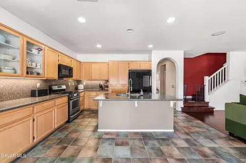 Kitchen - 44429 Byron Dr, Lancaster, CA 93535 photo 4 of 7