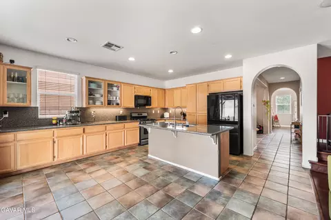 Kitchen - 44429 Byron Dr, Lancaster, CA 93535 photo 2 of 7