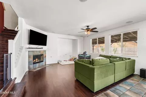 Living - 44429 Byron Dr, Lancaster, CA 93535 photo 1 of 2