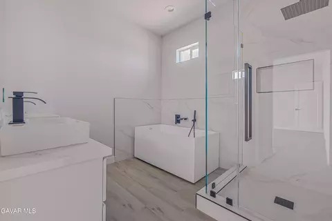 Bath - 36309 E 85th St, Littlerock, CA 93543 photo 3 of 5