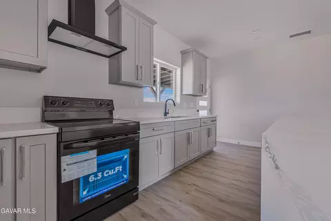 Kitchen - 36309 E 85th St, Littlerock, CA 93543 photo 5 of 7