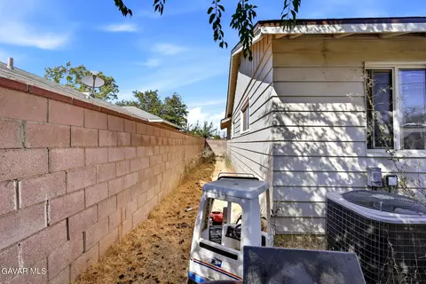 Exterior - 1408 Boyden Ave, Lancaster, CA 93534 photo 6 of 7