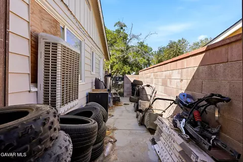 Exterior - 1408 Boyden Ave, Lancaster, CA 93534 photo 5 of 7