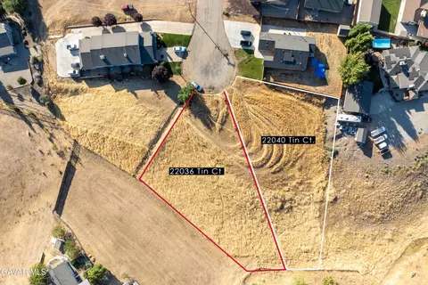 22036 Tin Ct, Tehachapi, CA 93561 photo 2