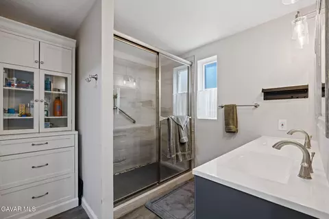 Bath - 600 S Dennison Rd #SPC 56, Tehachapi, CA 93561 photo 1 of 3