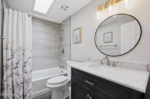 Bath - 600 S Dennison Rd #SPC 56, Tehachapi, CA 93561 photo 3 of 3