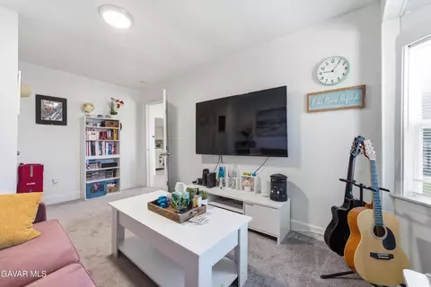Living - 117 W H St, Tehachapi, CA 93561 photo 1 of 2
