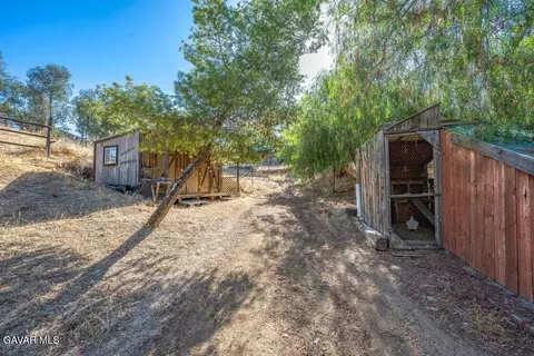 Exterior - 34404 Red Rover Mine Rd, Acton, CA 93510 photo 12 of 15