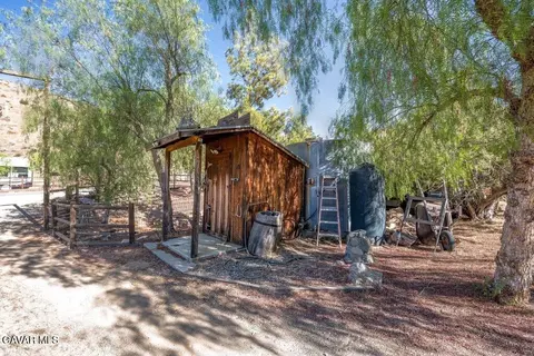 Exterior - 34404 Red Rover Mine Rd, Acton, CA 93510 photo 13 of 15