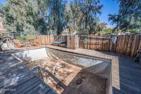 Exterior - 34404 Red Rover Mine Rd, Acton, CA 93510 photo 5 of 15