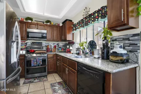 Kitchen - 44809 Caboose Dr, Lancaster, CA 93535 photo 1 of 1