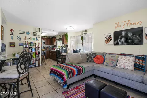 Living - 44809 Caboose Dr, Lancaster, CA 93535 photo 5 of 5