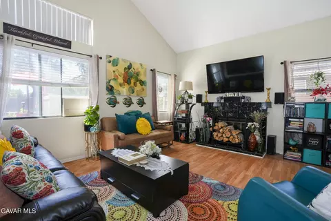 Living - 44809 Caboose Dr, Lancaster, CA 93535 photo 3 of 5