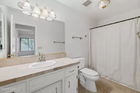 Bath - 2827 Perfect Pl, Lancaster, CA 93536 photo 1 of 2