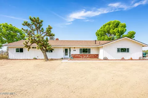 2725 W Ave N-8, Palmdale, CA 93551
