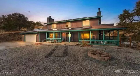 26021 Cumberland Rd, Tehachapi, CA 93561