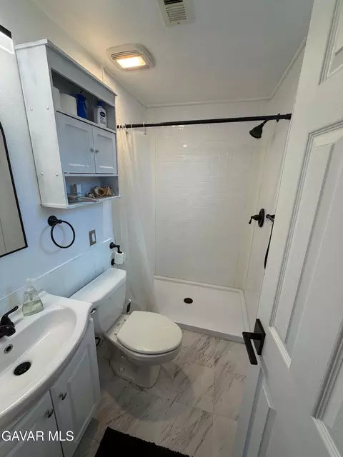 Bath - 44148 Gingham Ave, Lancaster, CA 93535 photo 2 of 4