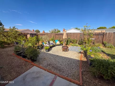 Exterior - 44148 Gingham Ave, Lancaster, CA 93535 photo 5 of 7