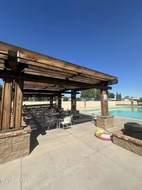 Exterior - 45465 25th St #SPC 171, Lancaster, CA 93535 photo 4 of 9
