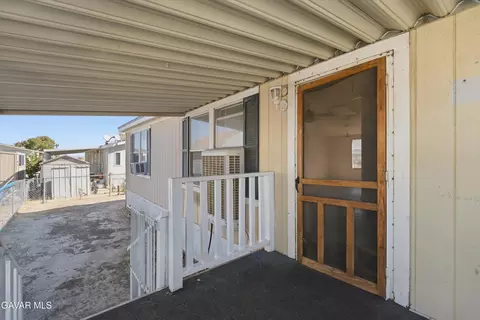 Exterior - 45465 25th St #SPC 171, Lancaster, CA 93535 photo 1 of 9