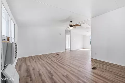 Living - 45465 25th St #SPC 171, Lancaster, CA 93535 photo 2 of 3