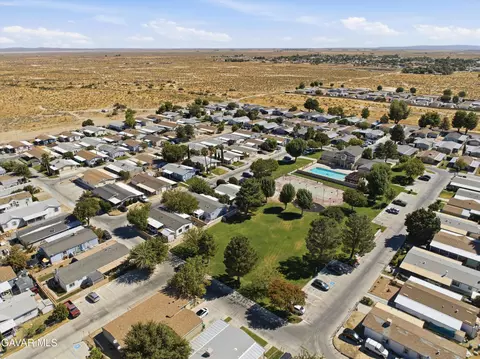 View/Area - 45465 25th St #SPC 171, Lancaster, CA 93535 photo 3 of 8