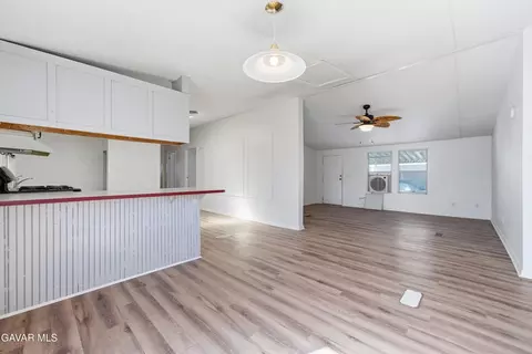 Living - 45465 25th St #SPC 171, Lancaster, CA 93535 photo 3 of 3