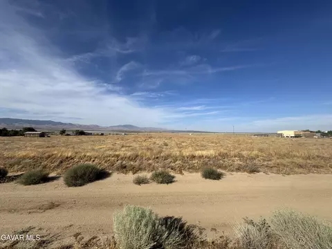 25253 Malmo St, Lancaster, CA 93536 photo 2