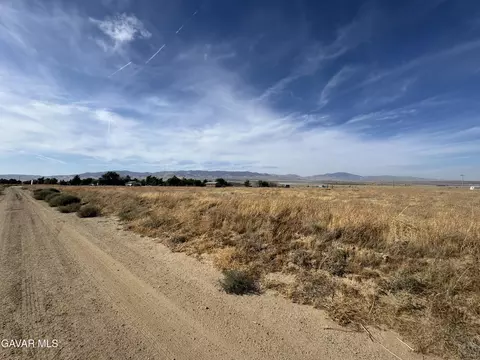 25253 Malmo St, Lancaster, CA 93536 photo 3