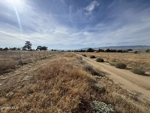 25253 Malmo St, Lancaster, CA 93536 photo 5