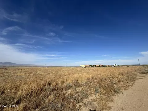 25253 Malmo St, Lancaster, CA 93536 photo 6