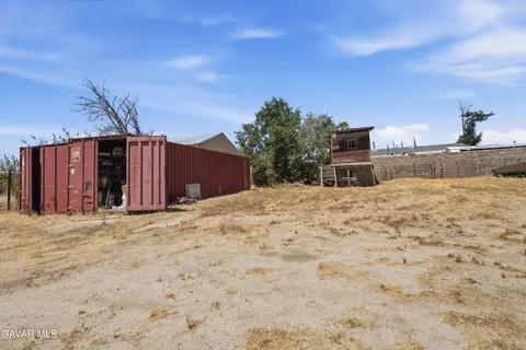 Exterior - 42735 E 2nd St, Lancaster, CA 93535 photo 2 of 3