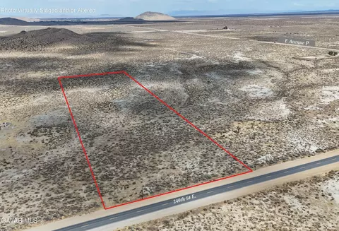240 Th St E, Palmdale, CA 93590