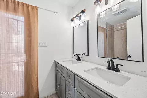 Bath - 48761 W 110th St, Lancaster, CA 93536 photo 1 of 1