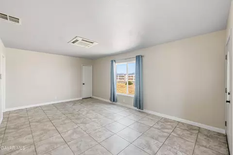 Living - 48761 W 110th St, Lancaster, CA 93536 photo 2 of 2