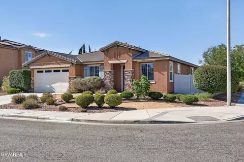 5821 Kingsbury Rd, Palmdale, CA 93552