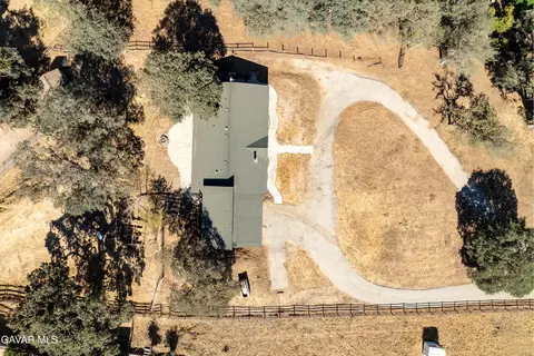 View/Area - 26001 Cumberland Rd, Tehachapi, CA 93561 photo 5 of 7