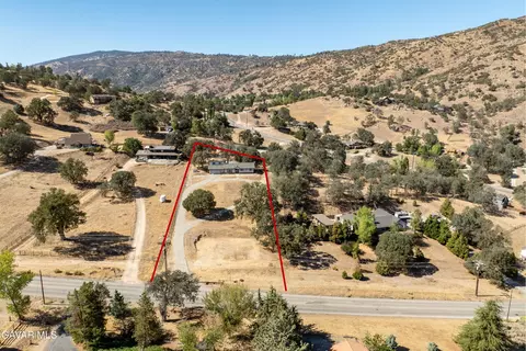 View/Area - 26001 Cumberland Rd, Tehachapi, CA 93561 photo 2 of 7