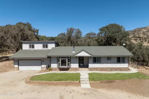 Exterior - 26001 Cumberland Rd, Tehachapi, CA 93561 photo 2 of 6