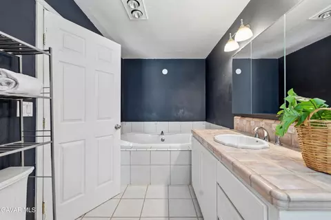 Bath - 26001 Cumberland Rd, Tehachapi, CA 93561 photo 3 of 3