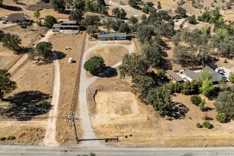 View/Area - 26001 Cumberland Rd, Tehachapi, CA 93561 photo 4 of 7