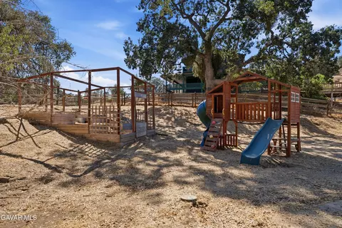 Exterior - 26001 Cumberland Rd, Tehachapi, CA 93561 photo 5 of 6