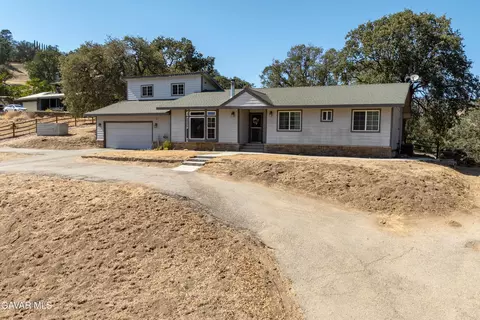 Exterior - 26001 Cumberland Rd, Tehachapi, CA 93561 photo 6 of 6