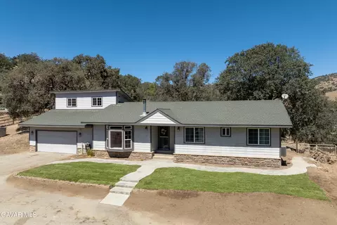 Exterior - 26001 Cumberland Rd, Tehachapi, CA 93561 photo 3 of 6