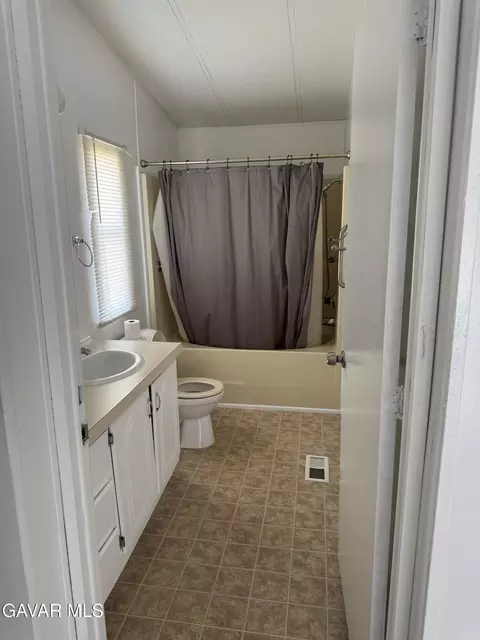 Bath - 45111 25th St #SPC 25, Lancaster, CA 93535 photo 1 of 1