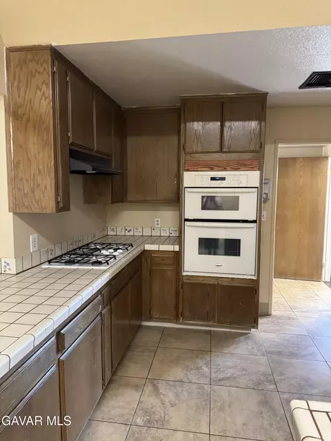 Kitchen - 45111 25th St #SPC 25, Lancaster, CA 93535 photo 3 of 4