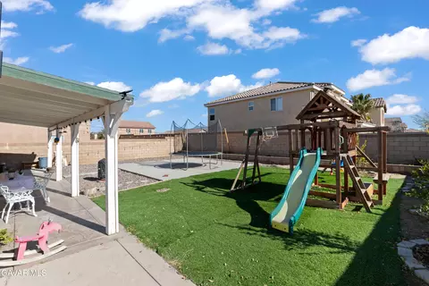 Exterior - 45064 18th St, Lancaster, CA 93535 photo 6 of 7