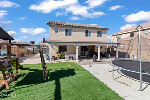 Exterior - 45064 18th St, Lancaster, CA 93535 photo 5 of 7