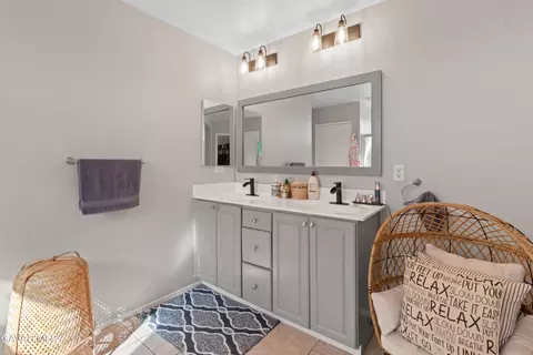 Bath - 45064 18th St, Lancaster, CA 93535 photo 3 of 5